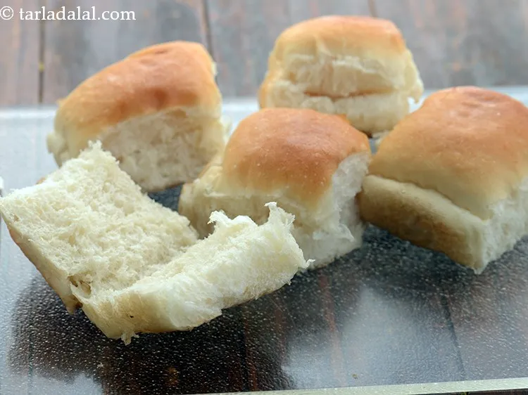 Step 16 – Slit all the pavs vertically. Learn how to make <a href="https://www.tarladalal.com/Whole-Wheat-Ladi-Pav-Eggless-Homemade-Laddi-Pav-Buns-41387r">whole wheat Ladi pav&nbsp;</a>.