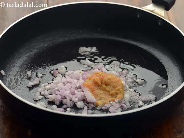 Step 4 – Add garlic paste. If you are Jain, skip adding onions, garlic.&nbsp;