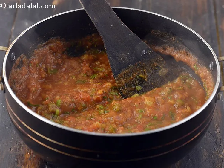 Step 21 – Mix well and our bhaji for the <strong>pav bhaji toast</strong> is ready!