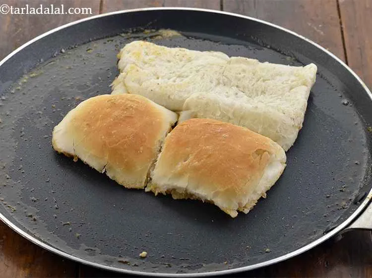 स्टेप 32 – उस पर स्लिट ओपन पाव रखें।