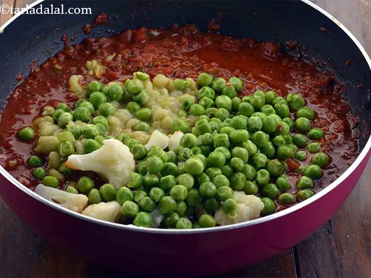 Step 19 – Add the mashed hara vatana and the green peas.