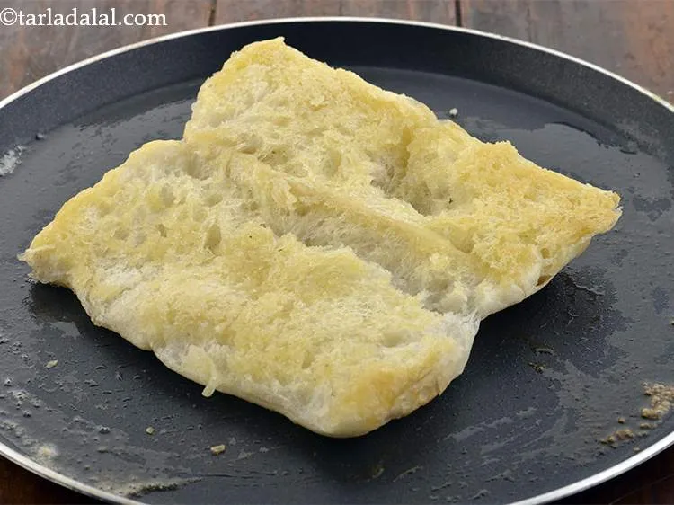 स्टेप 27 – मध्यम आंच पर दोनों ओर से हल्का भूरा होने तक …