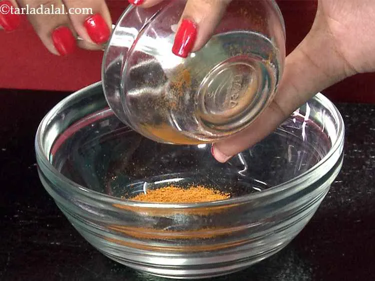 स्टेप 1 – <strong>पाव सैंडविच</strong> के लिए सूखे मसाला पाउडर के लिए, एक …