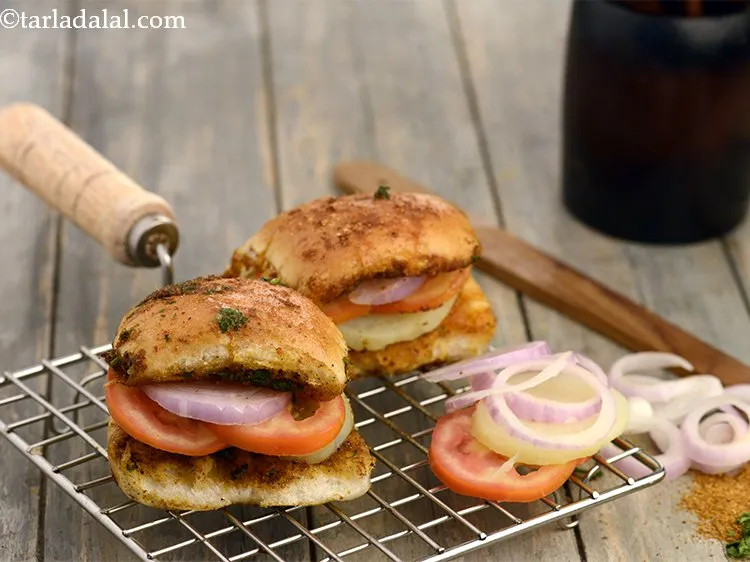 स्टेप 20 – इस पाव सैंडविच को तैयार होने पर तुरंत परोसें।