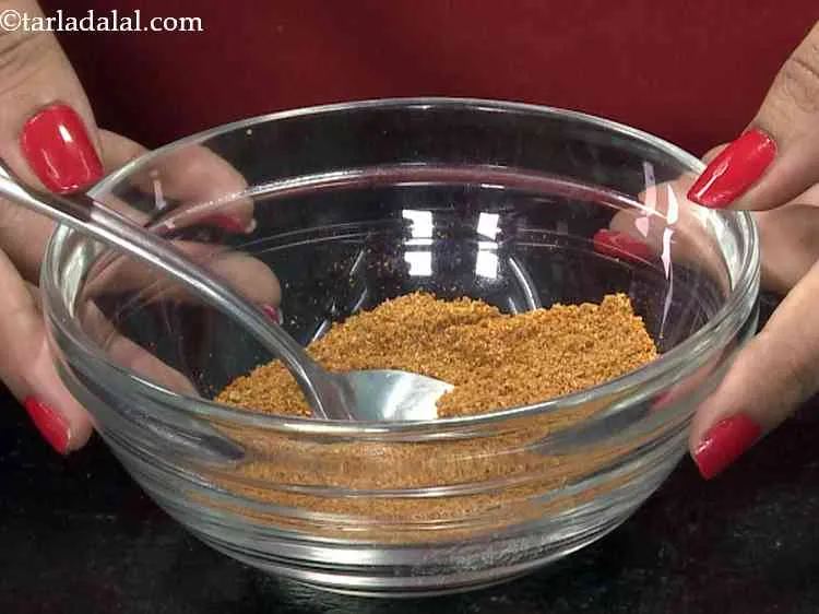 स्टेप 4 – अंत में, इसमें नमक डालें और अच्छी तरह मिलाएँ। एक …