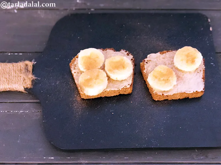 Step 5 – <meta charset="UTF-8" /> Sprinkle cinnamon powder on each toast. Serve&nbsp;healthy peanut butter banana multigrain toast&nbsp;immediately.