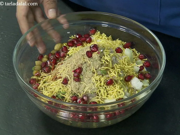 स्टेप 17 – अनार डालें।