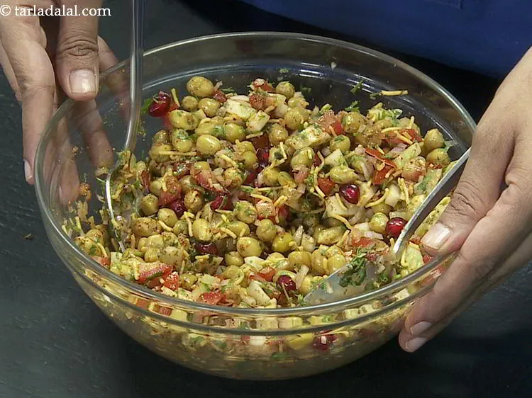 स्टेप 18 – दो चम्मच की मदद से अच्छी तरह से टॉस करें …