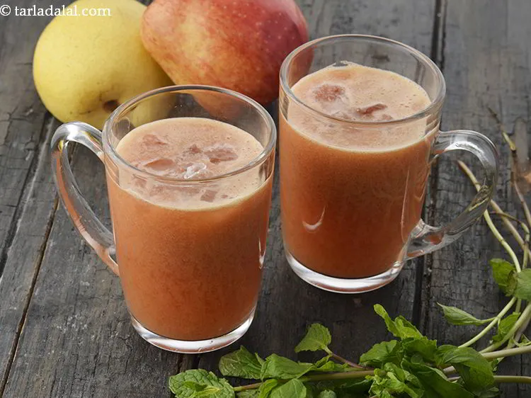 Step 13 – <div> Add some crushed ice into glasses if you wish to and serve&nbsp;<strong>healthy pear apple …