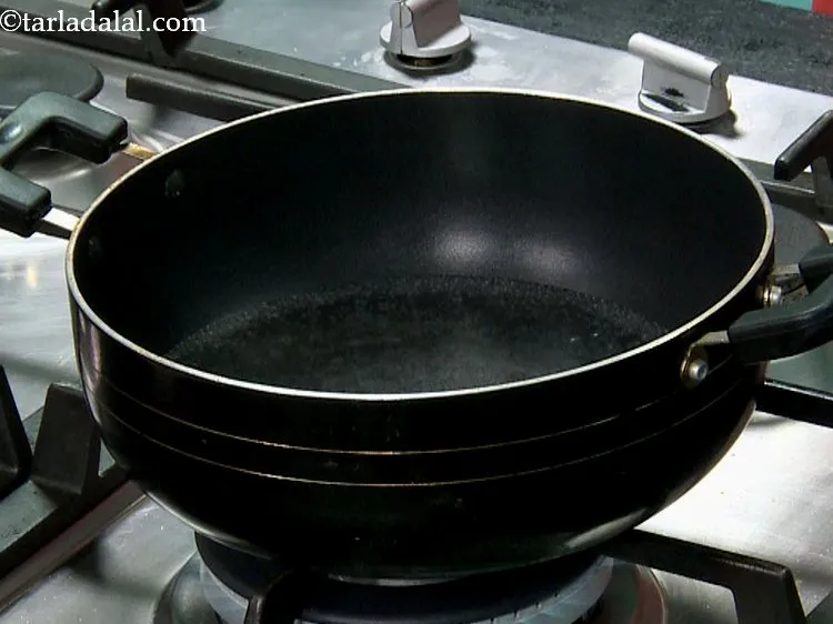 स्टेप 3 – पंपकिन सॉस बनाने के लिए सबसे पहले हमें कद्दू को …