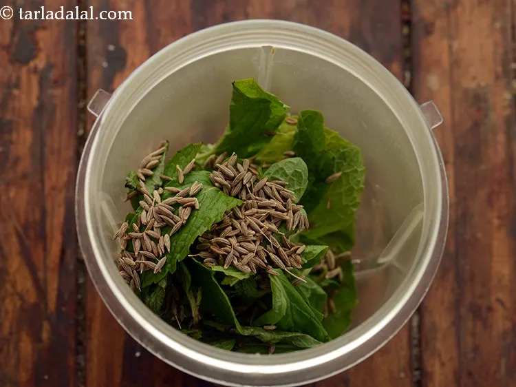 स्टेप 3 – जीरा डालें।