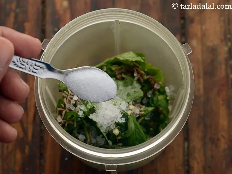 स्टेप 7 – नमक डालें।