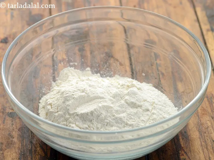 स्टेप 10 – <strong>पुदीना पूरी</strong> का आटा बनाने के लिए | <strong>मसाला पुदीना …