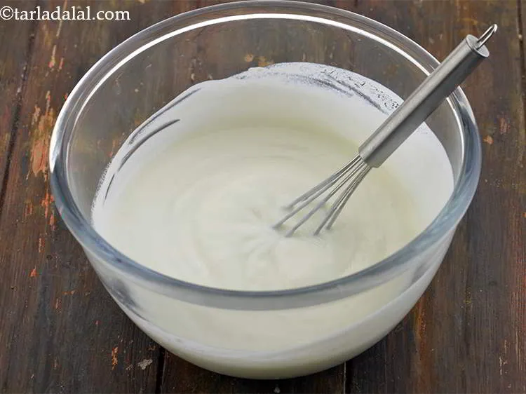 स्टेप 2 – दही की बनावट को मुलायम करने के लिए इसे अच्छी …