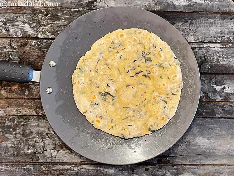 Step 16 – Cook&nbsp;till both the sides turn golden brown in colour.