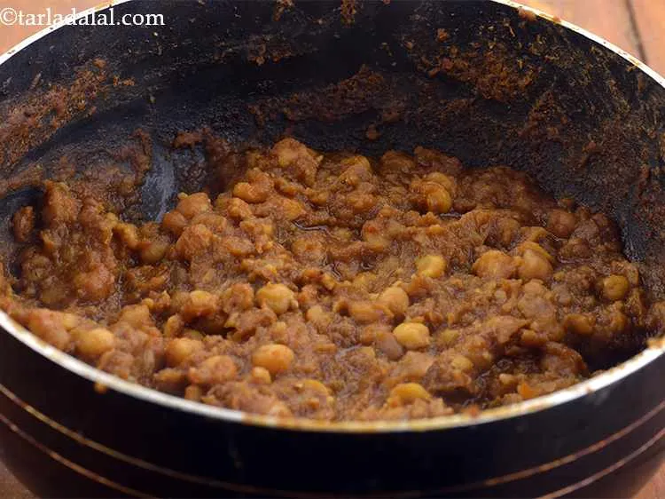 स्टेप 28 – अच्छी तरह से मिलाएं और १५-१६ मिनट तक पकाएं जब …