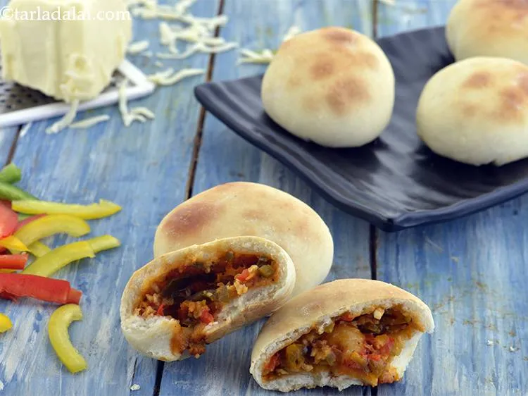 Step 25 – Serve <strong>pizza bombs recipe | Indian veg pizza bombs | homemade pizza pav | cheesy …