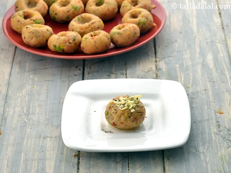 Step 24 – Finally drizzle little <a href="https://www.tarladalal.com/glossary-olive-oil-451i">olive oil</a>&nbsp;for drizzling evenly over <strong>pizza khichu recipe | Indian khichu …