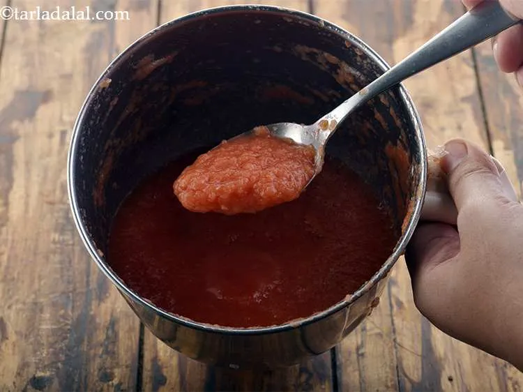 स्टेप 14 – मुलायम होने तक मिक्सर में पीस लें। एक बड़े मिक्सर …