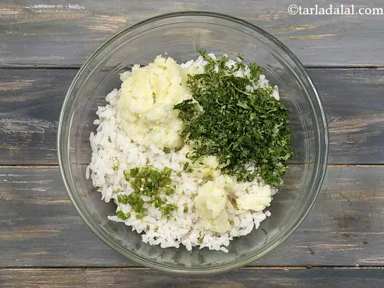 स्टेप 5 – मसाले के लिए बारीक कटी हरी मिर्च डालें। आप अपनी …