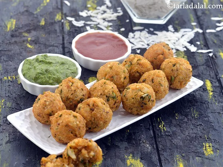 स्टेप 14 – <strong>पोहा पकोड़े</strong> को | <strong>पोहा आलू पकोड़ा | पंजाबी पोहा …