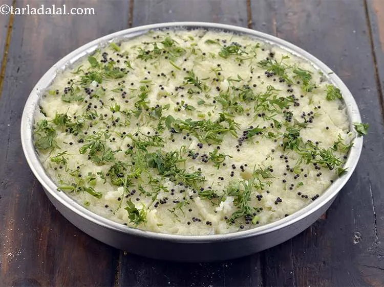 Step 27 – Garnish&nbsp;<strong>Poha dhokla</strong>&nbsp;with coriander.