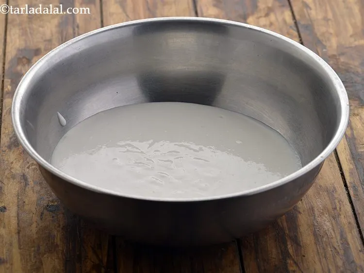 स्टेप 13 – उन्हें एक कटोरे में निकालें। कटोरे में घोल को किण्वन …