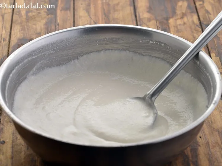 स्टेप 21 – ८ घंटे के बाद, चम्मच की मदद से घोल को …