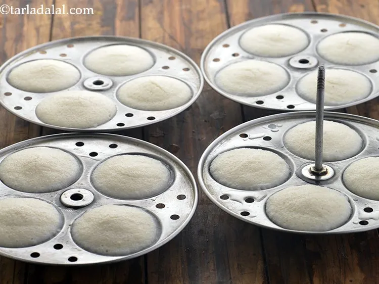 स्टेप 24 – मध्यम आंच पर स्टीमर में १० से १२ मिनट तक …