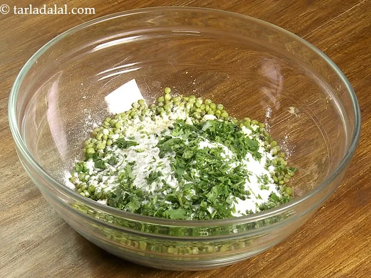 Step 5 – Add finely chopped coriander to provide freshness to the <strong>ponk vada</strong>.