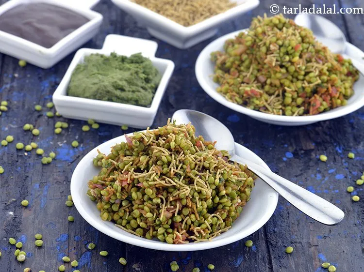 स्टेप 13 – एक छोटे कटोरे या परोसने वाली प्लेट में डालें। <strong>पोंक …