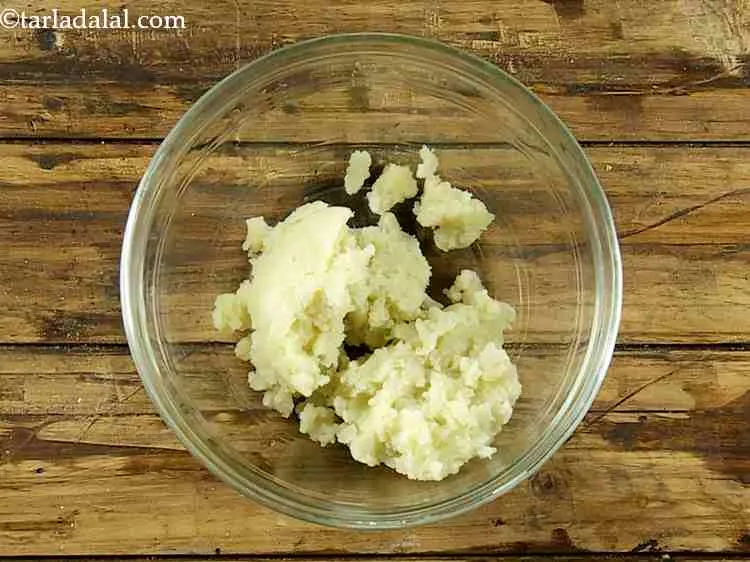 Step 11 – Take a deep, clean bowl and put the boiled and mashed potatoes in it.&nbsp;