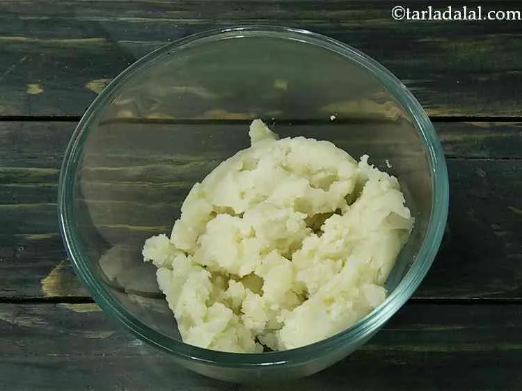 Step 1 – For the potato and corn stuffing, take boiled and mashed potatoes in a deep bowl.