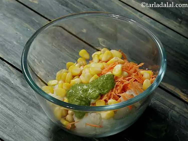 Step 4 – Now, add the green chutney.