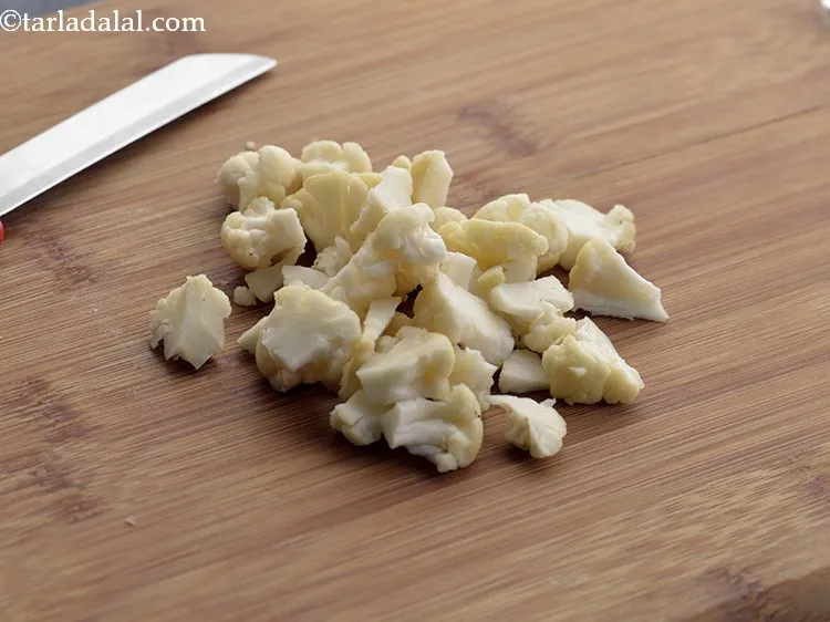 Step 27 – Using the sterilised knife chop the cauliflower.&nbsp;Keep the chopped cauliflower aside.&nbsp;