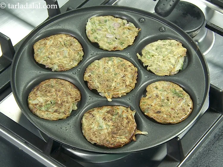 स्टेप 21 – उन्हें दोनों तरफ से सुनहरा भूरा होने तक पकाएं।