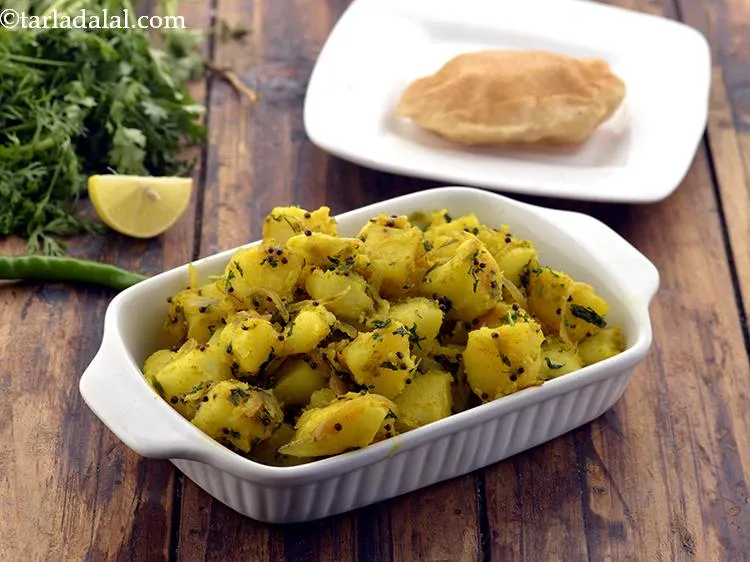 Step 17 – Serve the<strong> aloo bhaji</strong>&nbsp;<strong>with puri </strong>or masala puri for breakfast. You can even serve this …