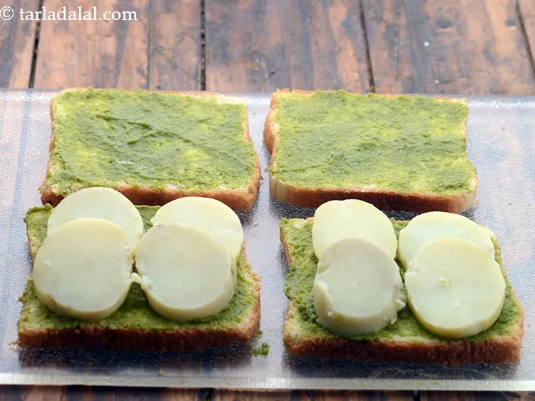 Step 4 – Arrange 4 potato slices on 2 bread slices.