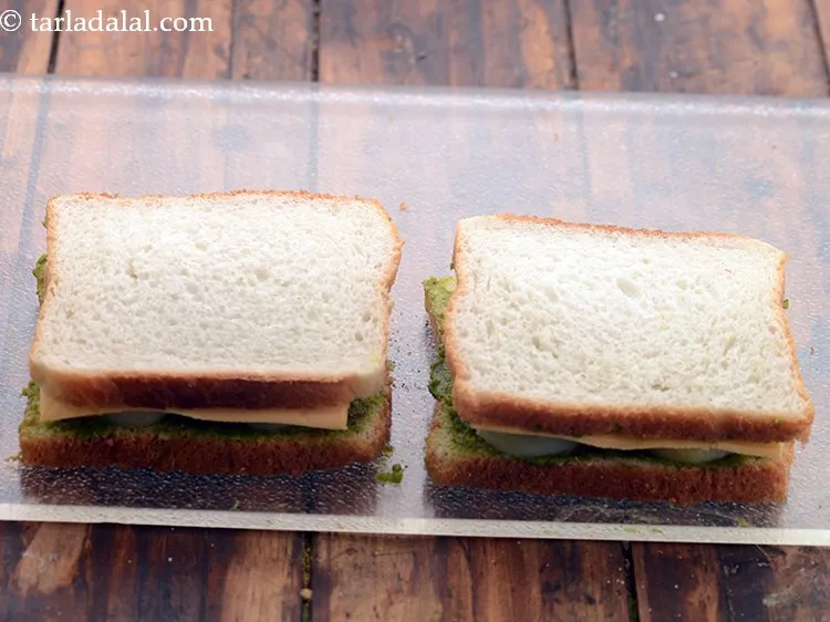 Step 8 – Sandwich it with another bread slice with the buttered-chutney side facing downwards.