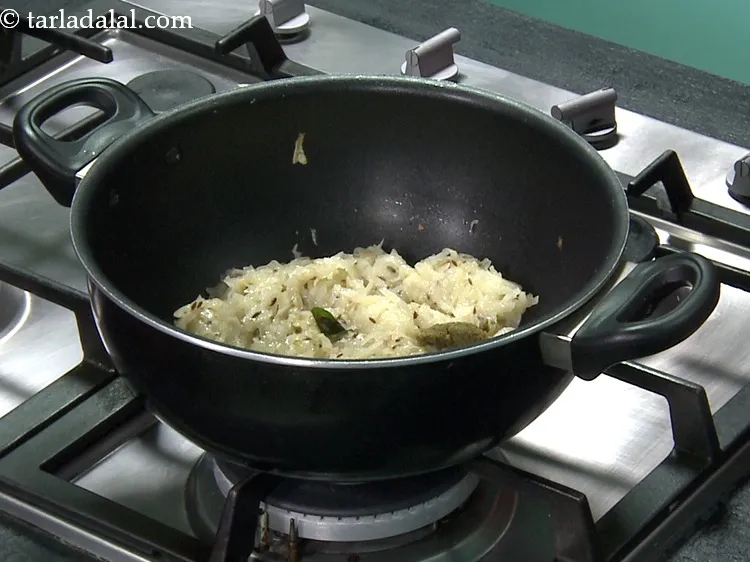 Step 18 – Add 1 tsp&nbsp;green&nbsp;<a href="https://www.tarladalal.com/chilli-paste-22538r">chilli paste</a>.