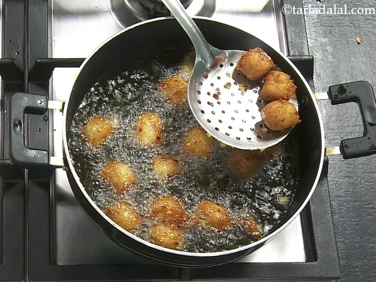 स्टेप 12 – <strong>होममेड टेटर टो</strong> को सावधानी से पलटें और तब तक …