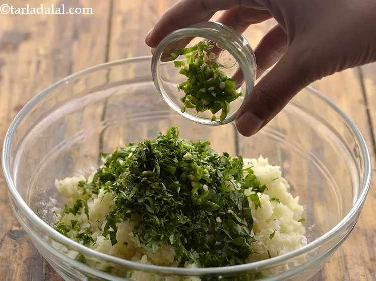 Step 6 – For a little spice, add 1 tsp of finely chopped green chillies.