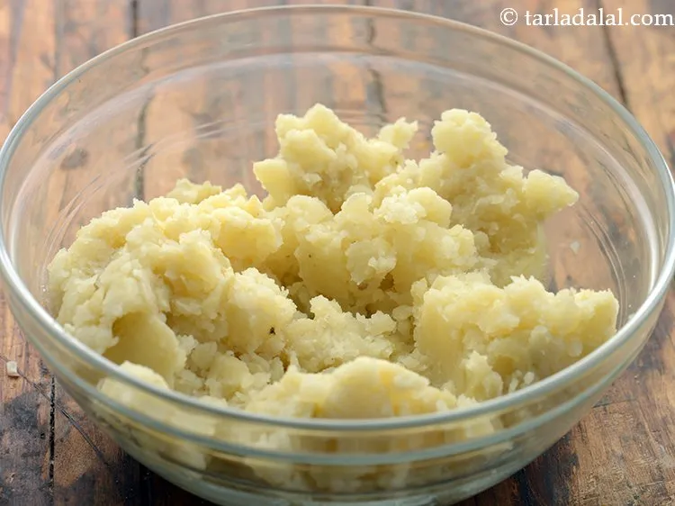 Step 2 – To make the stuffing for&nbsp;<strong>potato sandwich | aloo sandwich | aloo sandwich made on tawa …