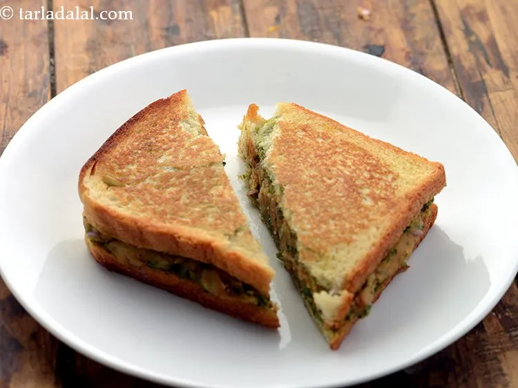 Step 21 – Cut&nbsp;<strong>potato sandwich | aloo sandwich | aloo sandwich made on tawa | aloo tawa sandwich …