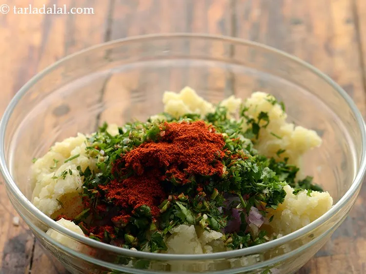 Step 6 – Add chilli powder. You can also skip it if you wish to.&nbsp;