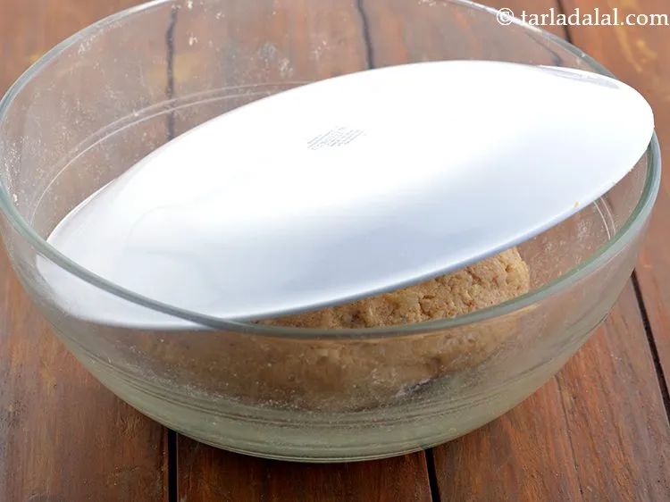 स्टेप 7 – इसे ढक्कन से ढक कर रेफ्रिजरेटर में ३० मिनट के …