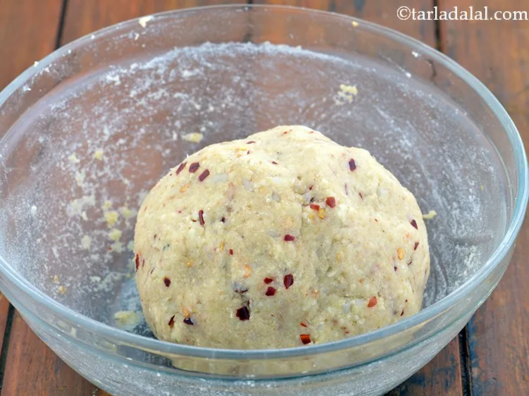 स्टेप 6 – स्वादअनुसार नमक डालें और सभी अवयवों को मिलाएं। अब हमारा …