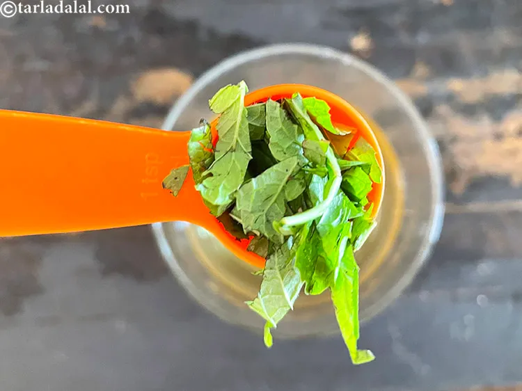 Step 15 – Add&nbsp;<meta charset="UTF-8" />1 tsp&nbsp;finely&nbsp;<a href="glossary-chopped-mint-788i">chopped mint leaves (phudina)</a>.&nbsp;Mint (pudina)&nbsp;being an anti-inflammatory reduces the&nbsp;<a href="https://www.tarladalal.com/article-indian-foods-that-cause-inflammation-226">inflammation</a>&nbsp;in the …