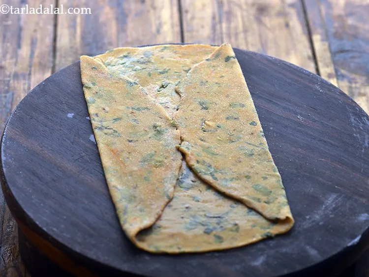 Step 17 – Fold the 2 opposite corners of the roti towards the centre, without overlapping them.