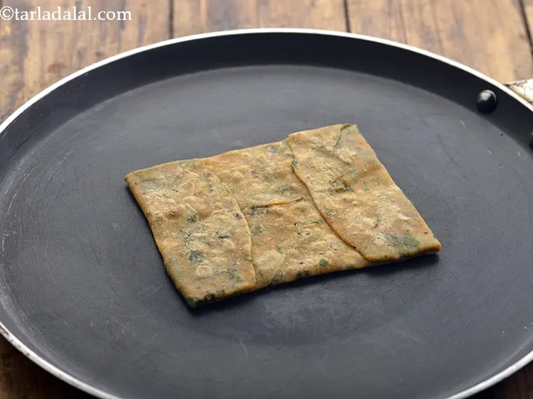 Step 19 – Heat a non-stick tava (griddle) and place the rolled <strong>Pudina Paratha</strong> over it.
